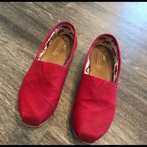 Red Tom shoes size 9